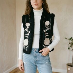 Zara Black Double Faced Floral Embroidered Shearling Vest Womens Small Black
